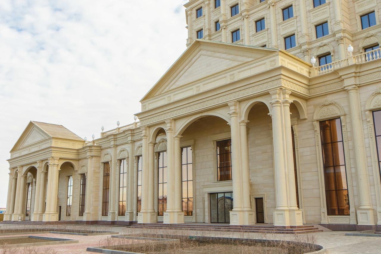 Sultan Palace Hotel อะเตรา ภายนอก รูปภาพ The main entrance of the university