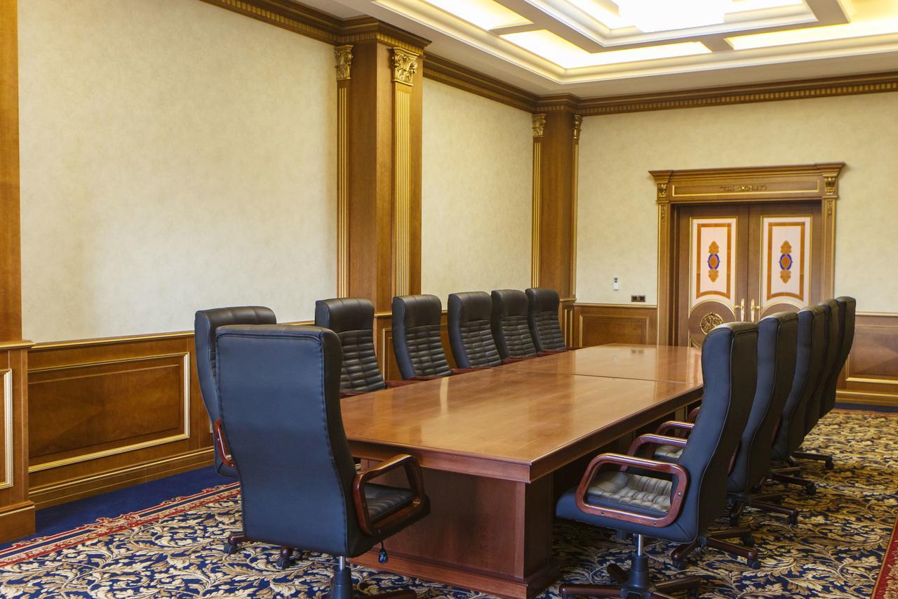 Sultan Palace Hotel อะเตรา ภายนอก รูปภาพ The meeting room of the Cabinet of the President of the Republic of Azerbaijan